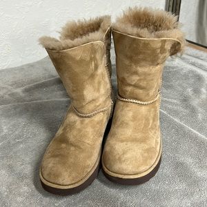 Uggs Womens size 6 camel